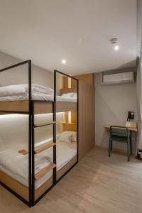 Double B Hostel客房内的一张或多张床位