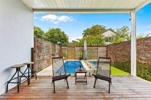 Αίθριο ή υπαίθριος χώρος στο Convenient 4BR with Private Pool close to Airport