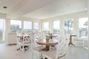 Imagen de la galería de 11 North Jacksonville Beach Hotel, en Jacksonville Beach 60 fotos más