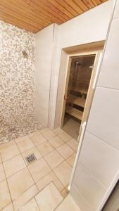an empty room with a door and a tile floor at Alp-Juwel mit Pool und Sauna für Familien und Hunde ideal in Missen-Wilhams