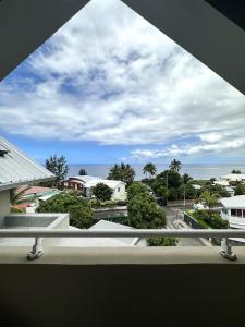 a view of the ocean from a balcony at Melody in Saint-Paul