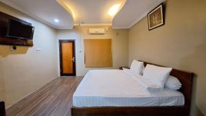Gulta vai gultas numurā naktsmītnē Clarence Hotel Jayapura By Sajiwa