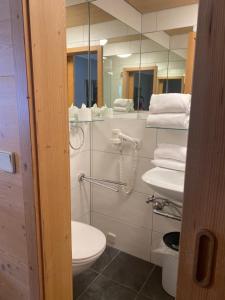 Koupelna v ubytování Hotel Edelweiss Kitzbühel + 37 fotografií