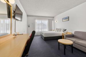 Postel nebo postele na pokoji v ubytování Zebra Motel + 37 fotografií