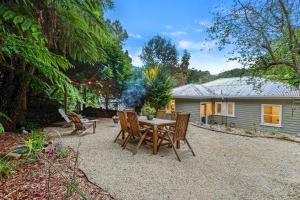 Zahrada ubytování Harrys House Warburton - Peaceful Riverside cottage in the perfect location