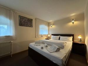 a bedroom with a large bed with towels on it at Amara.Festsaal.Gasthaus.Pension in Mohorn