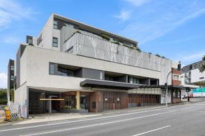 a building on the corner of a street at Modern Apartment Overlooking Leafy Ivanhoe in Melbourne