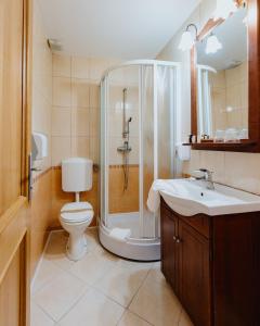 A bathroom at Hotel Lukov Dom