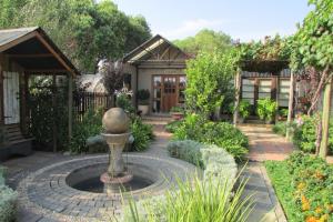a garden with a fountain in the middle of a yard at Oudam Overnight Accomodation in Bloemfontein
