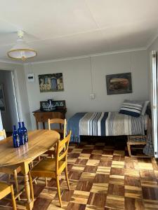a room with a dining table and a bed at Oudam Overnight Accomodation in Bloemfontein