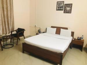 DWARKA KUNJ客房内的一张或多张床位