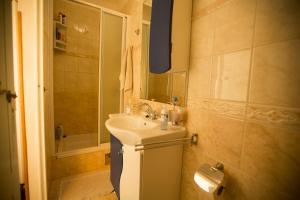 Koupelna v ubytování "Azzurra Apartments