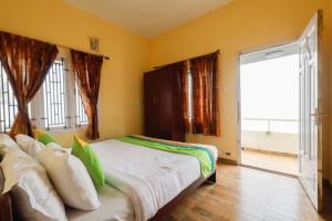 Postel nebo postele na pokoji v ubytování STARLIGHT HOTELS KODAI