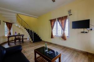 TV a/nebo společenská místnost v ubytování STARLIGHT HOTELS KODAI