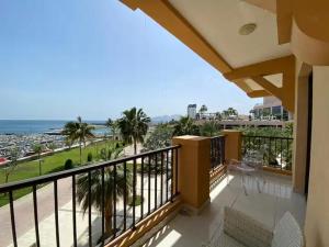 Un balcon sau o terasă la Dream Inn Apartments - Luxury 2 BR Mina Al Fajer - Harbor View - Al Fujairah