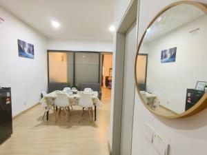 Beauty MRT-Linked Unit, DSara Sentral SOVO #DS3的电视和/或娱乐中心