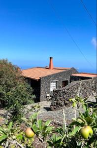 a stone house with a stone pathway in front of it at Las Adelfas Alta in Valverde