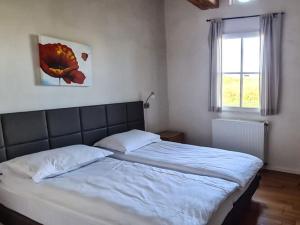 Postel nebo postele na pokoji v ubytování Luxury villa near the cute towns of Sarlat and Rocamadour + 31 fotografií