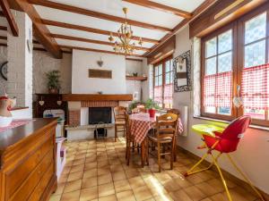 Kuchyň nebo kuchyňský kout v ubytování Spacious holiday home in Marquise with garden