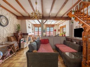 Posezení v ubytování Spacious holiday home in Marquise with garden