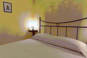 a bedroom with a bed and a lamp on a table at Agriturismo Due Torri in Chiaravalle Centrale