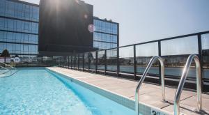 a swimming pool on the side of a building at Uptown 1BR w Gym Rooftop Pool 2 blocks to L CHI-383 in Chicago