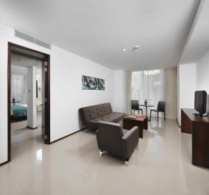 
a living room filled with furniture and a tv at Estelar Alto Prado in Barranquilla
