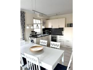 A kitchen or kitchenette at Holiday home Miami