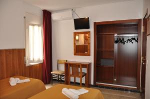 Imagen de la galería de Hostal - Pensión El Amigo, en Lloret de Mar