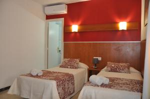 Imagen de la galería de Hostal - Pensión El Amigo, en Lloret de Mar