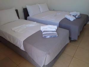 Postel nebo postele na pokoji v ubytování Akrotiri rooms