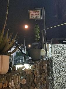 Fotografie z fotogalerie ubytování Akrotiri rooms v destinaci Néa Meságkala
