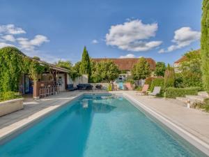 Gallery image of Alluring Holiday Home in D gagnac with Heated Pool in Dégagnac
