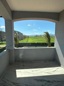 uma vista da varanda de uma casa em Villa Alberto & Ilaria em Parma