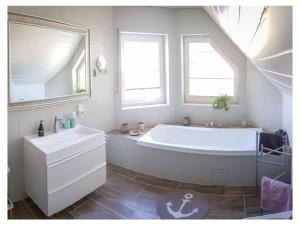 Kupatilo u objektu Holiday apartment in the tower