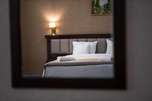 Voodi või voodid majutusasutuse Konyak Hotel toas