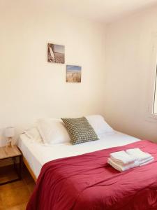 Łóżko lub łóżka w pokoju w obiekcie Punta di Mare, appartements comme sur un bateau