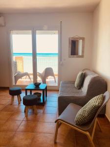 Część wypoczynkowa w obiekcie Punta di Mare, appartements comme sur un bateau