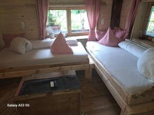 Kaiserlounge Harald Astner Ebbs客房内的一张或多张床位