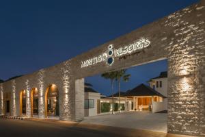 una rappresentazione di un edificio di notte di Montigo Resorts Seminyak a Seminyak