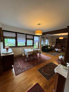 a living room with a table and chairs at Ruhe Oase Ferienwohnung in der Steiermark Leoben-Proleb mit Privater Überdachter Terasse und Parkplatz in Proleb