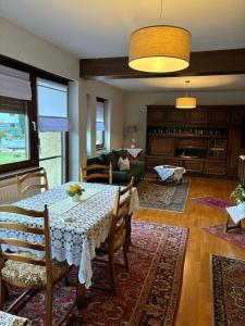 a living room with a table and a couch at Ruhe Oase Ferienwohnung in der Steiermark Leoben-Proleb mit Privater Überdachter Terasse und Parkplatz in Proleb