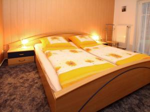 a bedroom with a large bed with two lamps on it at Apartments Spreewaldperle Alt Zauche in Alt Zauche