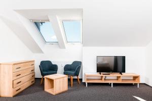 A television and/or entertainment centre at Apartmanovy dom Familia Smokovec