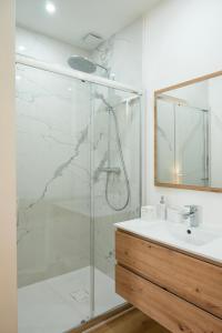 a bathroom with a shower and a sink at La Tropézienne - appartement au cœur du village in Saint-Tropez