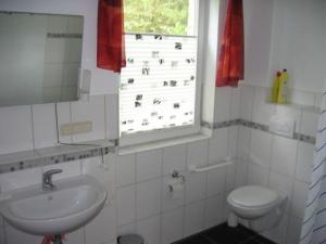 Ein Badezimmer in der Unterkunft Holiday home Santelmann House II