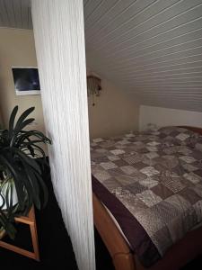 a bedroom with a bed in a attic at Helles Apartment mit Balkon in ruhiger Lage in Hameln +10 photos