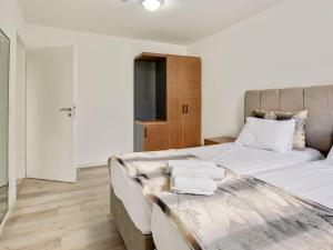 מיטה או מיטות בחדר ב-Pleasant apartment in Oberhausen with a terrace