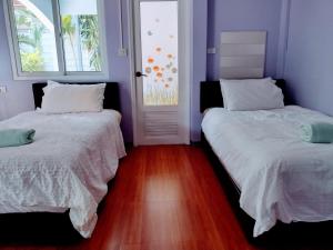 Postel nebo postele na pokoji v ubytování Mango Tree Guestroom