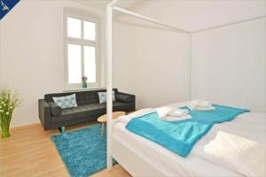 a bedroom with a bed and a couch at Apartment Karlskrona in Ahlbeck